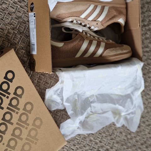 Limited Edition Adidas SAMBA CARDBOARD