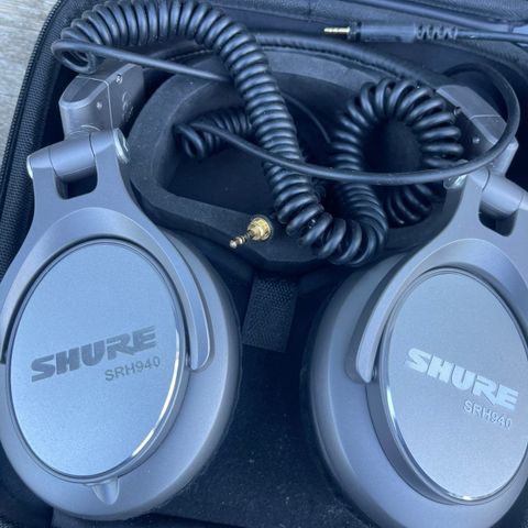 SHURE Professional Reference Headphones