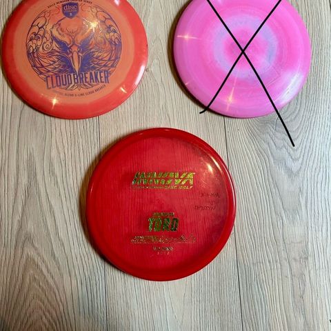 Diverse discgolf discer selges