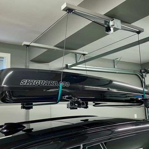 Skiguard 830 med Thule stativ til BMW 5-serie