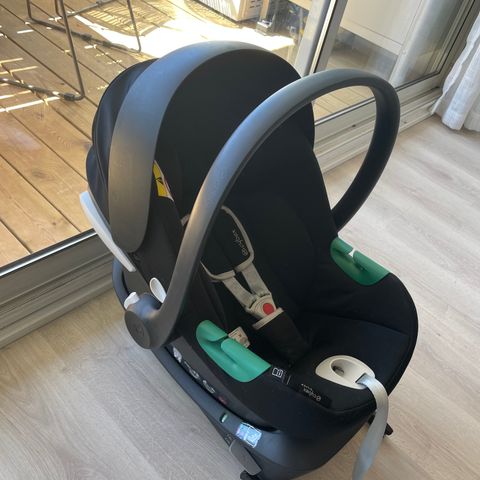 Cybex Aton B2 i-size bilsete med IsoFix Base One