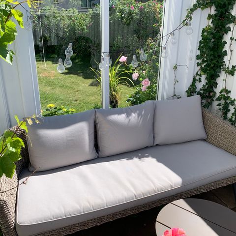 Hagemøbler, loungesett   kr 6000, spisegruppe kr 5000