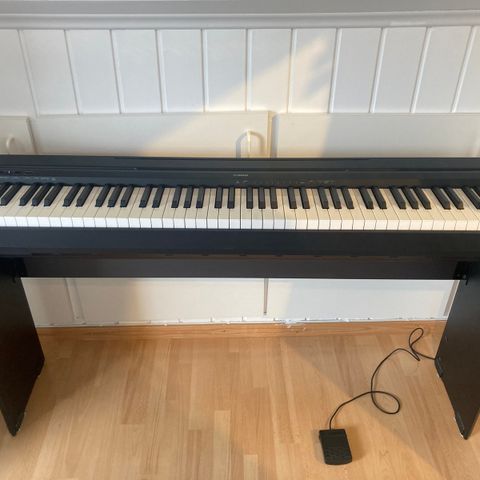 Yamaha P45 el-piano m/stativ og pedal