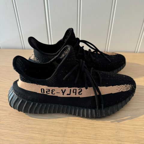 Yeezy Boost 350 V2 Core Black Copper strl. 46