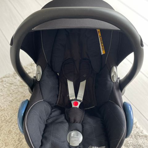 Maxi Cosi Cabriofix baby bilstol med 2 stk tilhørende isofix baser RESERVERT