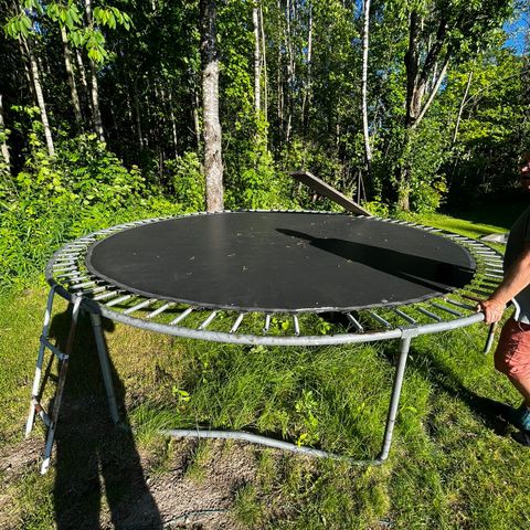 Godt brukt trampoline, må hentes før 30.juni