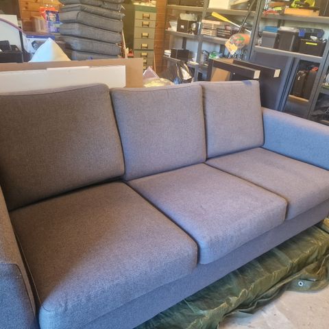 3 seter grå sofa