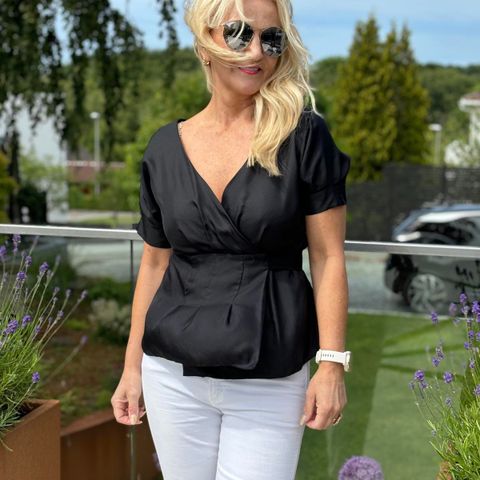 Nydelig svart bluse i 100% silke fra Rebecca Taylor. Str S.