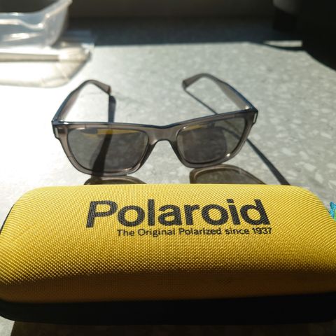 Polaroid solbriller