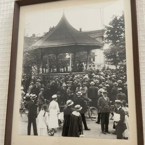 Gammelt bilde fra Musikkpaviljongen i Karl Johansgate.1