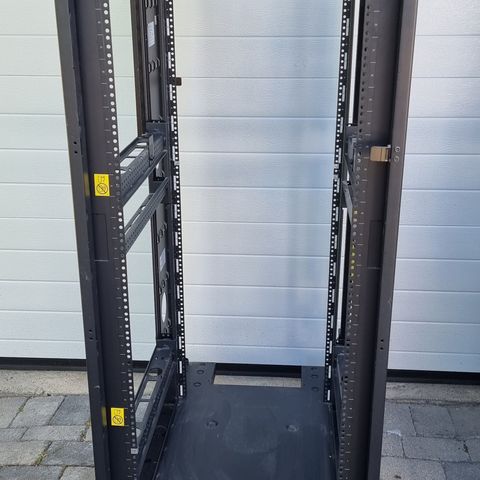 IBM 42U Enterprise Rack Selges