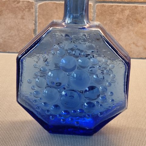 Retro blå finsk flaske/ vase, Nanny Still av Riihimaki, til salgs