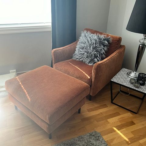 Sofa, lenestol og pall