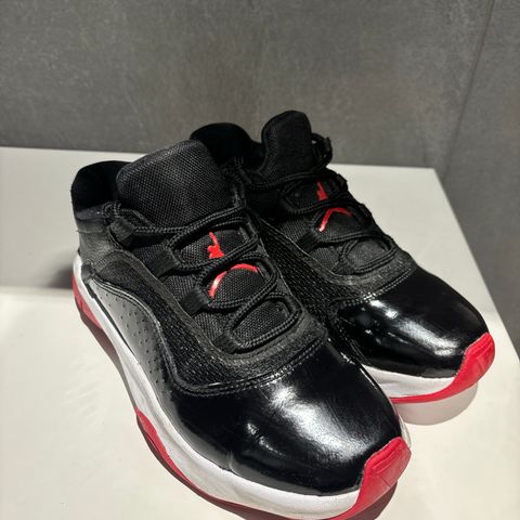 Nike Air Jordan 11 str 38.5