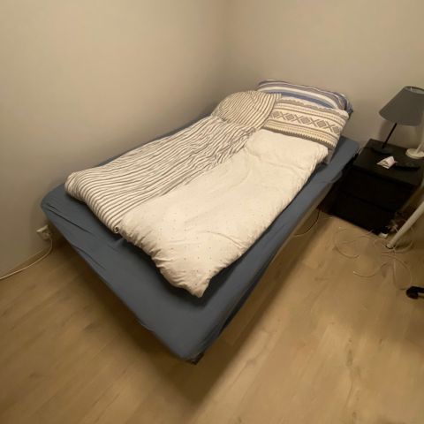 140x200cm seng fra IKEA