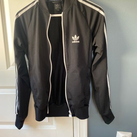 Adidas jakke xs