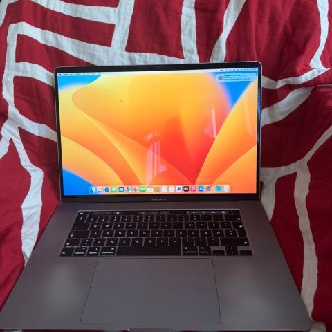 MacBook Pro 2019 16-tommer , 32gb minne, 500gb lagring