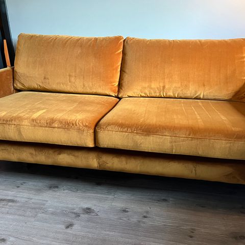 Astha 2-seter sofa - Velour matt amber