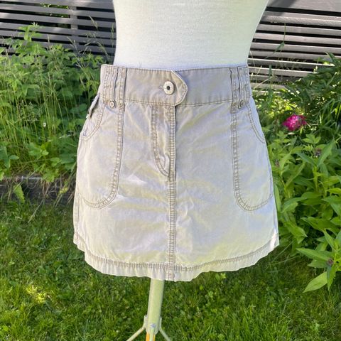 Kort, beige skjørt - denim - str 44 (livvidde 96 cm)