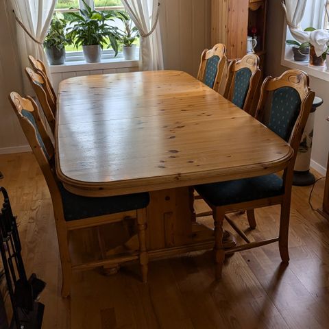 "Sandvik" Spisebord m. 6 stoler