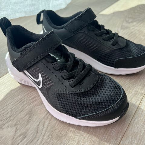 Ubrukte Nike joggesko for barn str 28