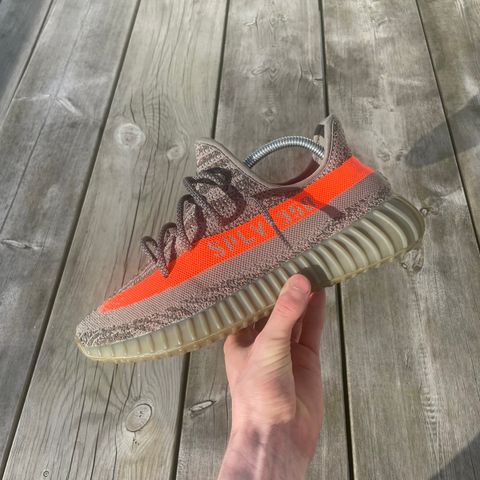 Yeezy 350 V2 Beluga