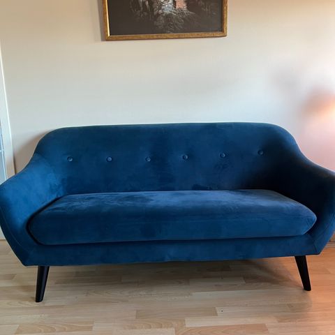 Sofa i blå velour selges