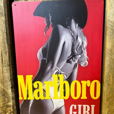 Marlboro Girl. Skilt I Tynnmetall 20X30 cm. Bar, Man Cave, Garasje