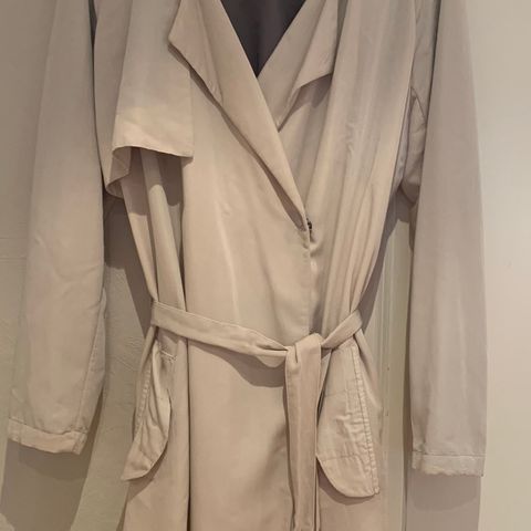 SAINT TROPES Trenchcoat Jakke / kåpe - farge: sand,beige str. 38