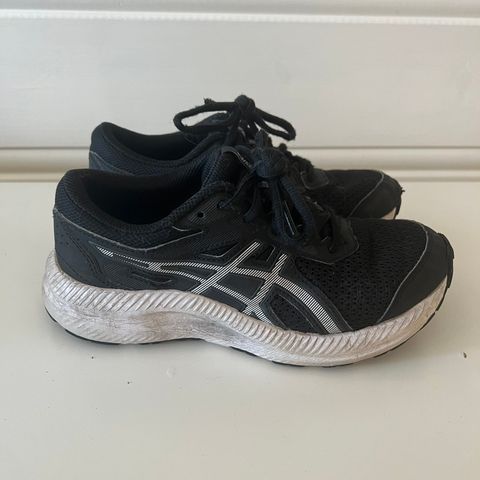 Asics str 35