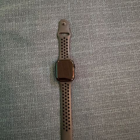 Apple Watch Series 7 45 mm LTE