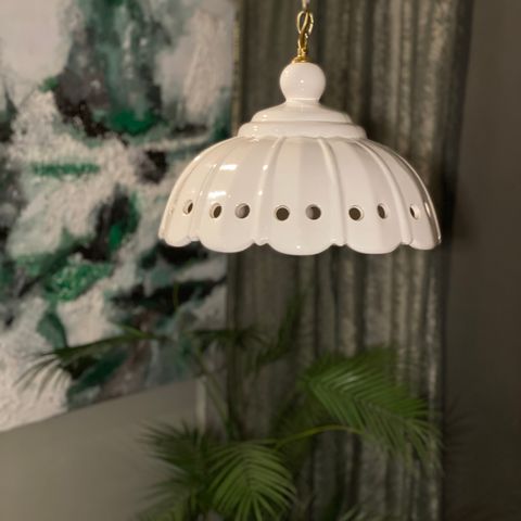 Herlig vintage taklampe i keramikk