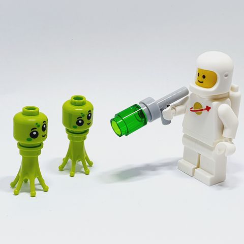 LEGO Classic Space - Astronaut (tlm110) & 2x Alien (cty1727)