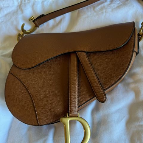 Dior Saddle Bag i fargen cognac