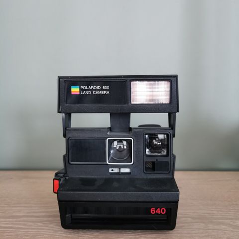 Polaroidkamera 600 land camera - model 640. Ønsker bud