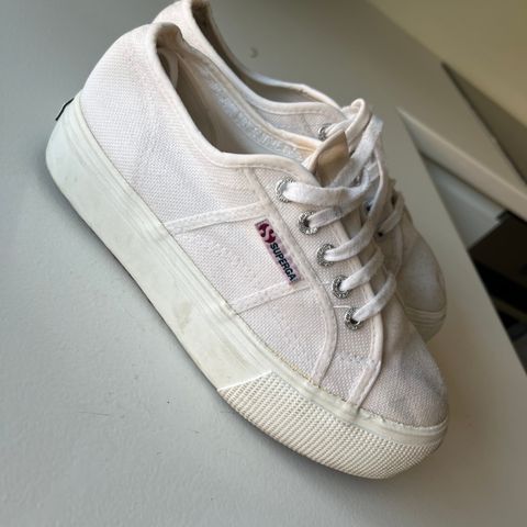 Hvite Superga