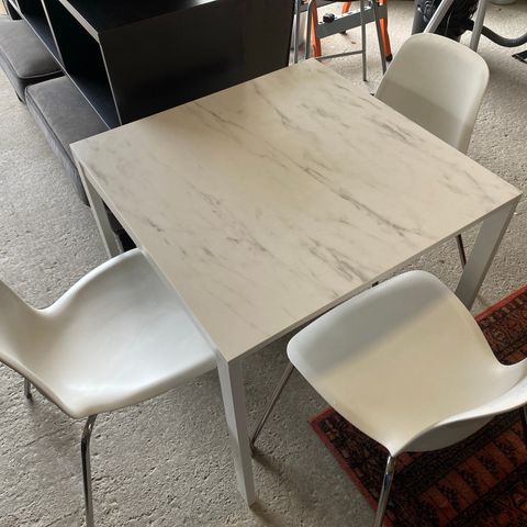 Kjøkken bord for hybel - 3 stoler