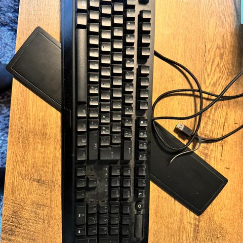 Razer Blackwidow V3 Tastatur (nesten ikke brukt)