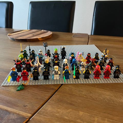 Lego Ninjago ( masse figurer! )