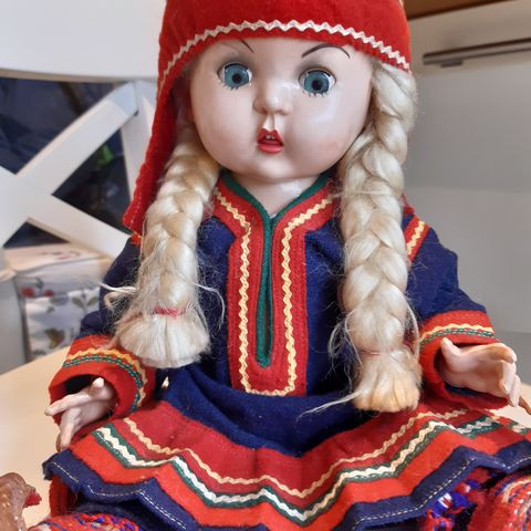Veldig gammel Samisk dukke