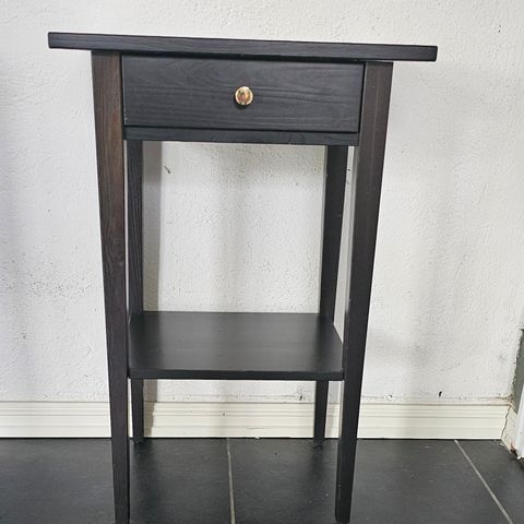 Hemnes nattbord brun/sort