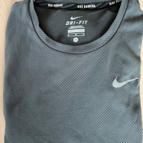 Nike running dri-fit genser