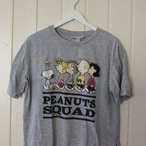 T-skjorte med tegneserietrykk; Peanuts Squad, fra H&M str M