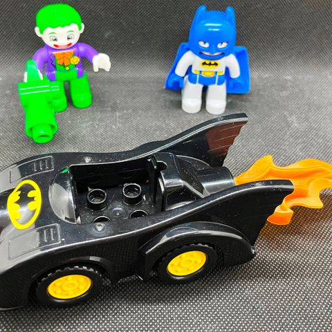 (LEGO) DUPLO – BATMOBILE, BATMAN OG JOKER SELGES