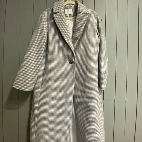 Unused H&M Grey-Beige Checkered coat in size M