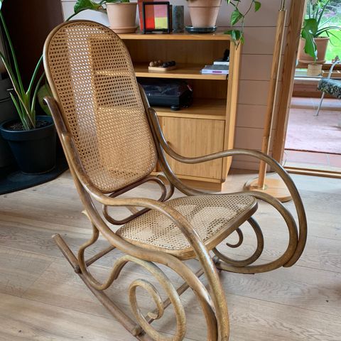 Vintage David Fischel gyngestol i Thonet stil.