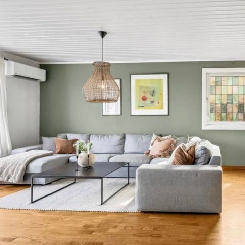 Sofa stor og fin  lys grå m hjørne og sjeselong