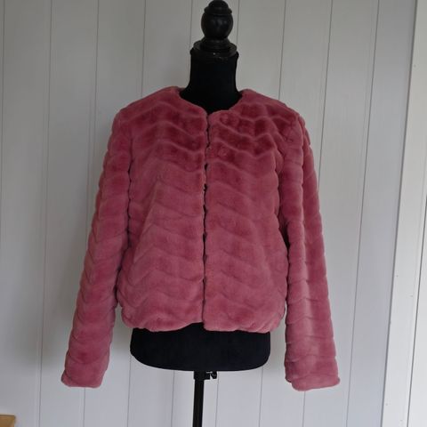 Rosa fluffy jakke fra Jaqueline de young str M