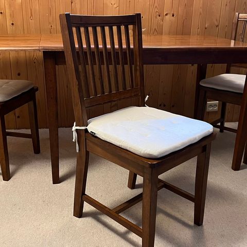 solid gammel bord med 4 stoler