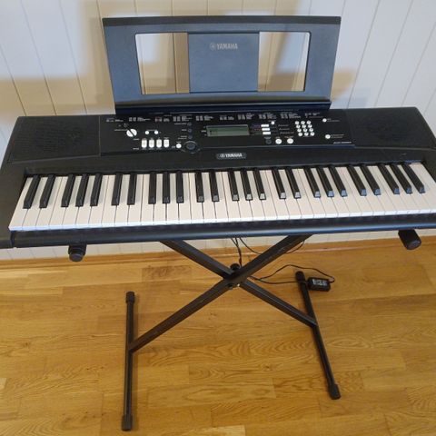 Yamaha EZ-220 Portable Keyboard med stativ